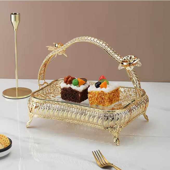 Panier de rangement avec poignée pour la fête de mariage d'hôtel décoratif portable en métal verre or nourriture fruits plateau de service européen