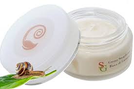 La crème anti-vergetures à l'escargot est très efficace pour éliminer les vergetures, améliorant l'élasticité de la peau et empêchant ainsi la formation de vergetures.