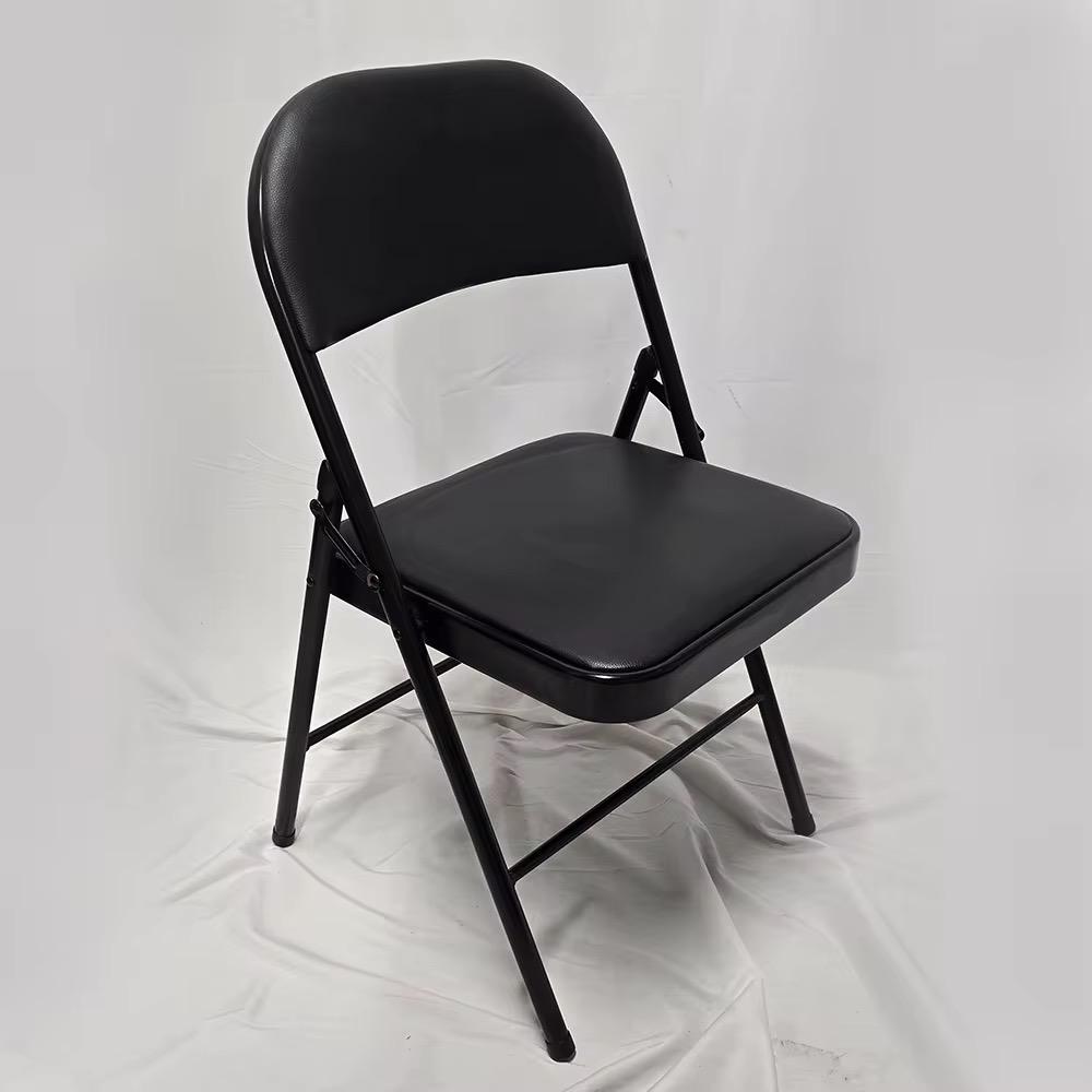 Chaise pliante noire rembourrée