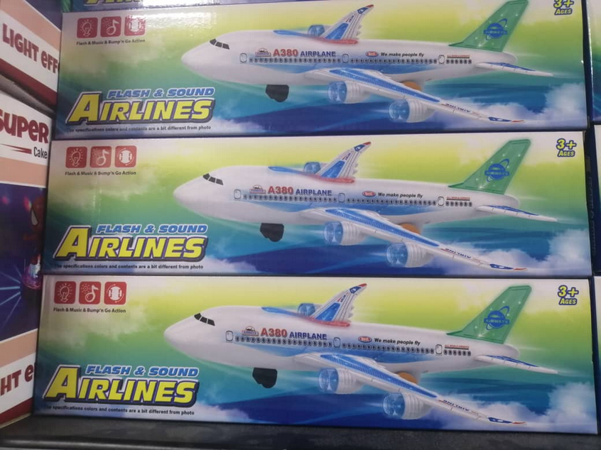 Airbus A380 électrique lumineux pour enfants unisexe Modèle d'avion universel en plastique Jouet pour enfants