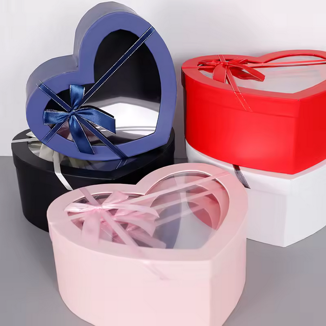 Nouvelle boîte-cadeau en forme de coeur ensemble créatif de trois pièces boîte à fleurs en carton avec fenêtre et ruban