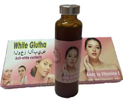 White Gluta Golden Girl est un mélange d'actifs naturels issus de plantes naturelles pour éclaircir la peau grâce aux acides aminés. Le glutathion présent dans le White Gluta aide la p